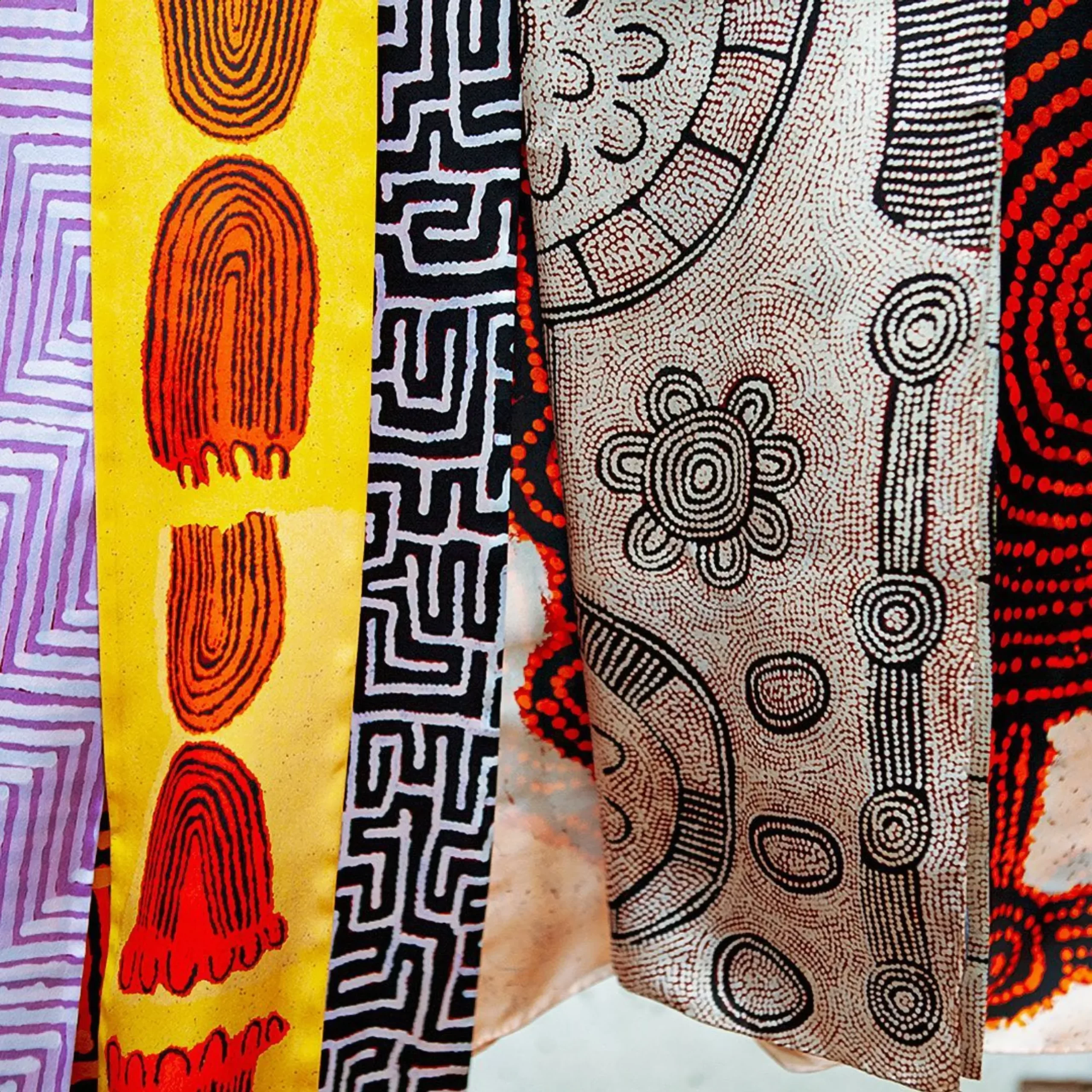 Papunya Tula Artists, Uluru