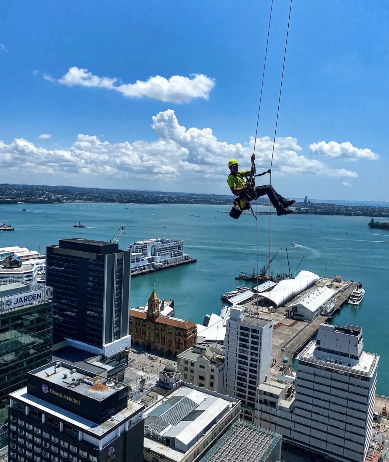 rope access window cleaning Melbourne