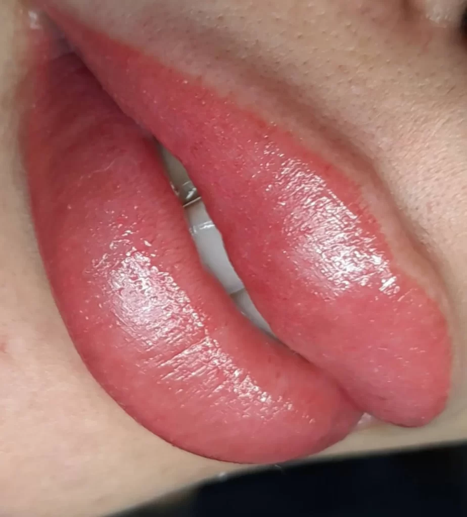 lip blush tattoo swelling tips